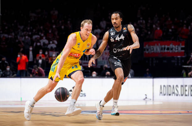 球队通过快 球队通过快